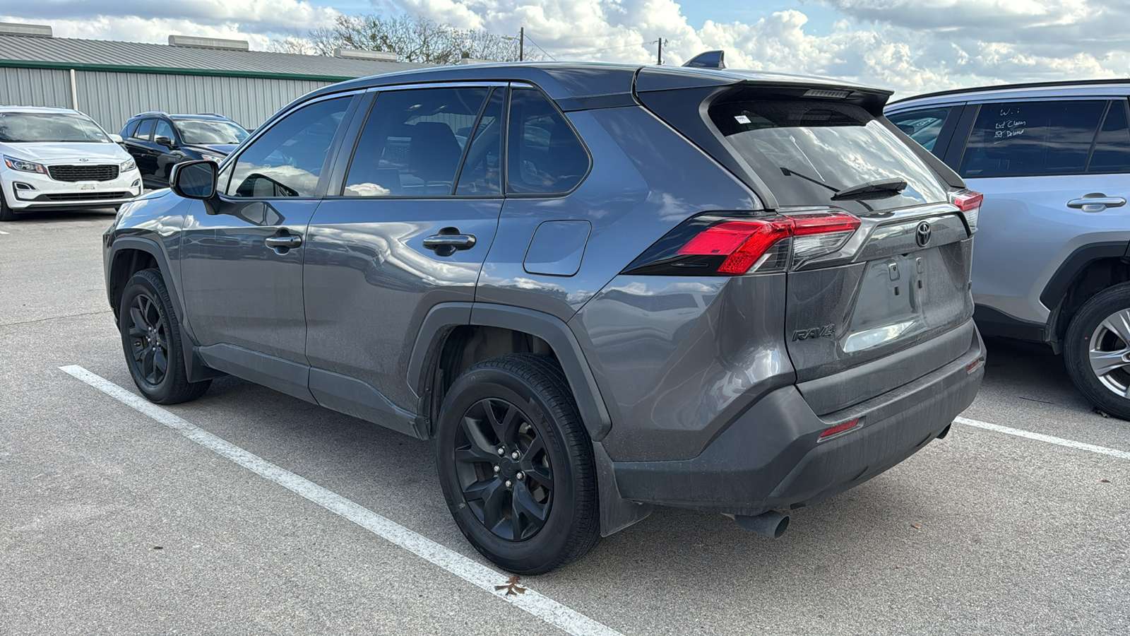 2022 Toyota RAV4 LE 4