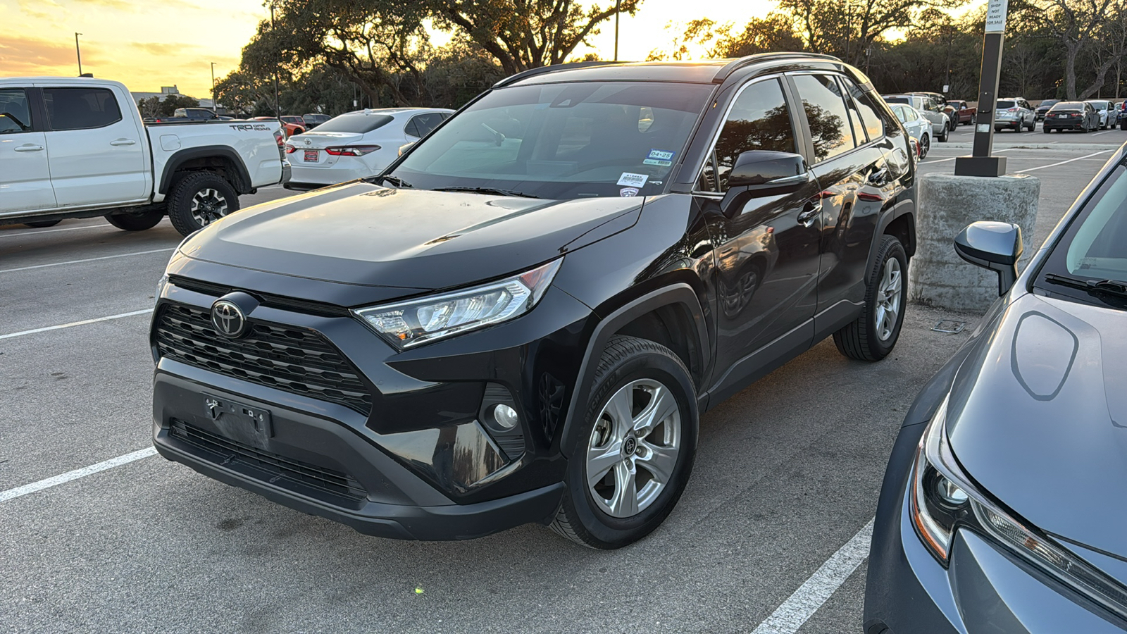 2021 Toyota RAV4 XLE 3