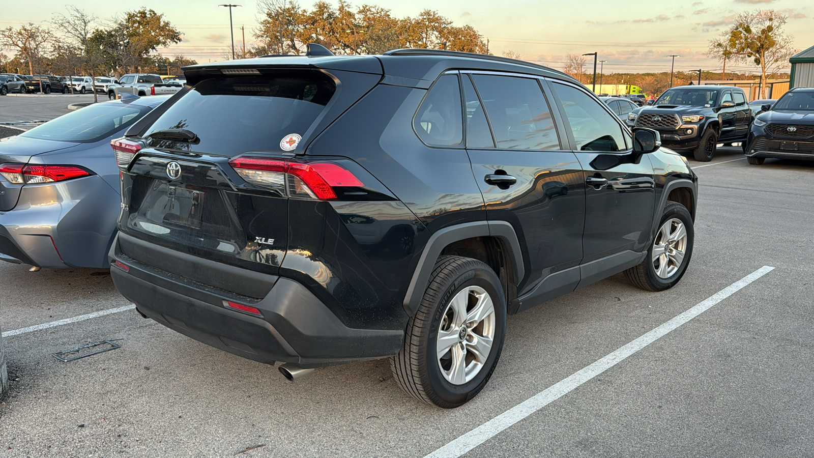 2021 Toyota RAV4 XLE 5