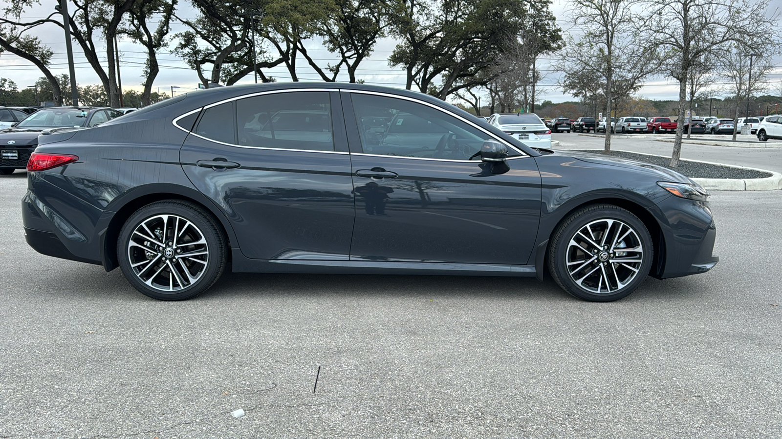 2025 Toyota Camry XLE 8