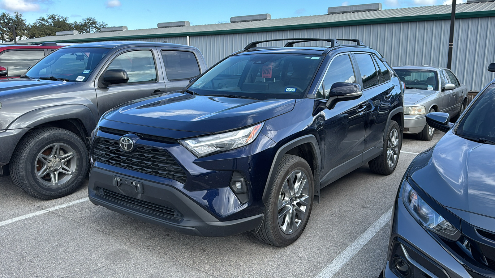 2024 Toyota RAV4 XLE Premium 3