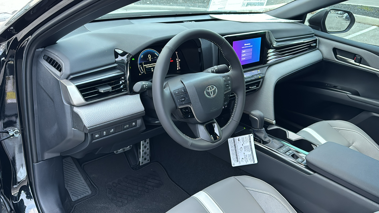 2025 Toyota Camry SE 12