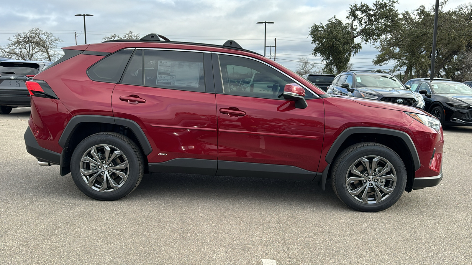 2025 Toyota RAV4 Hybrid XLE Premium 8