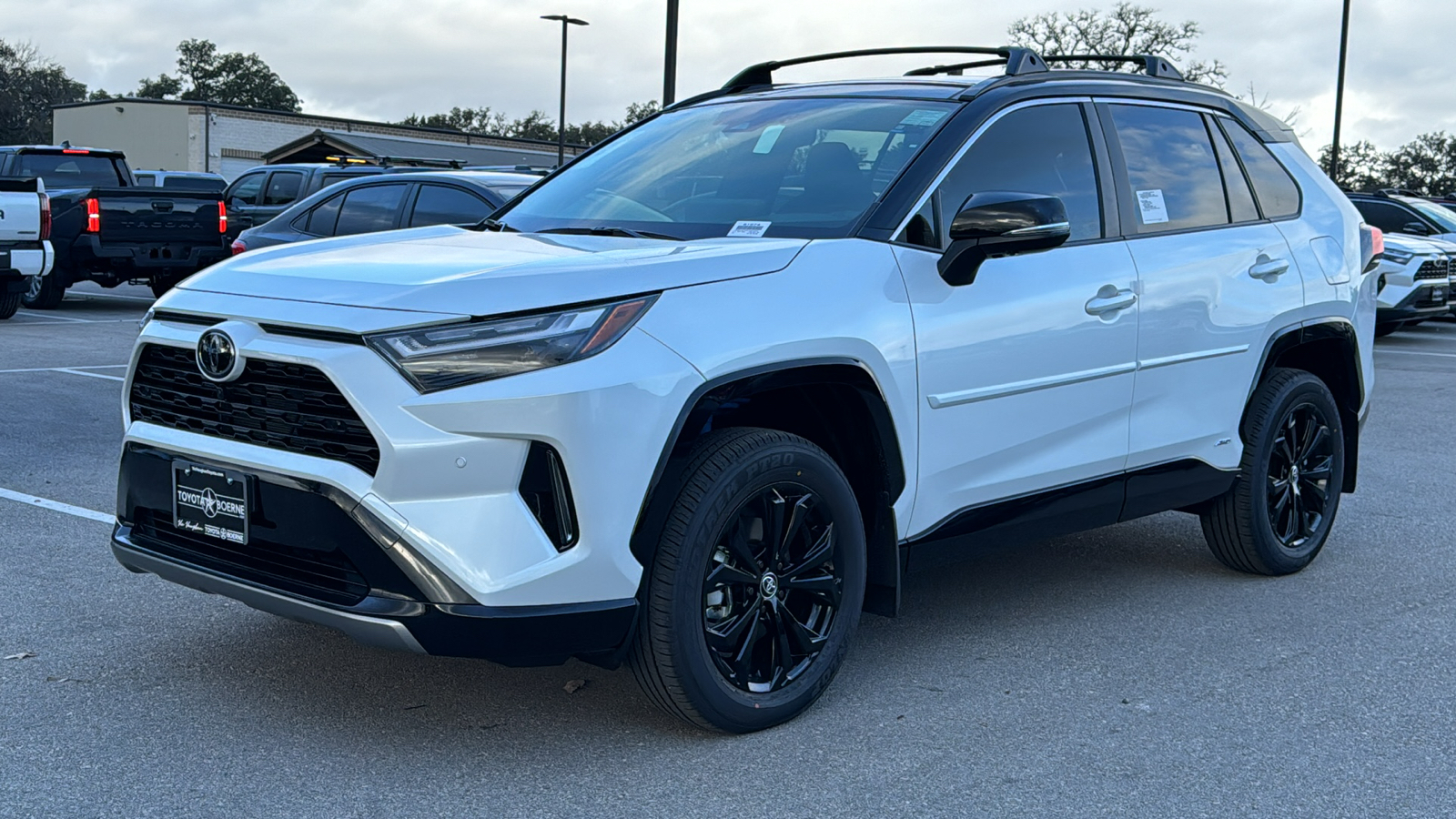 2025 Toyota RAV4 Hybrid XSE 3