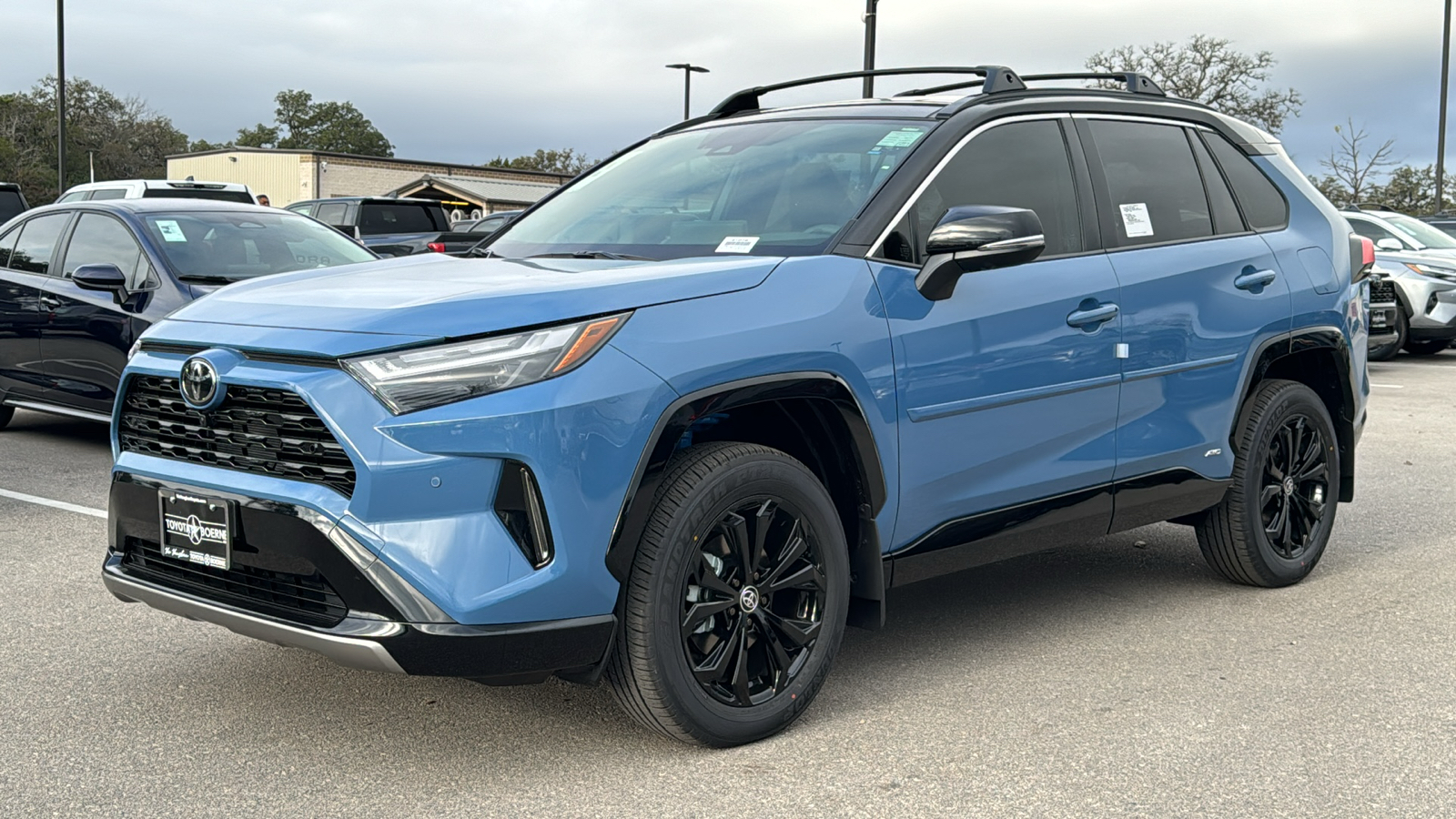 2025 Toyota RAV4 Hybrid XSE 3