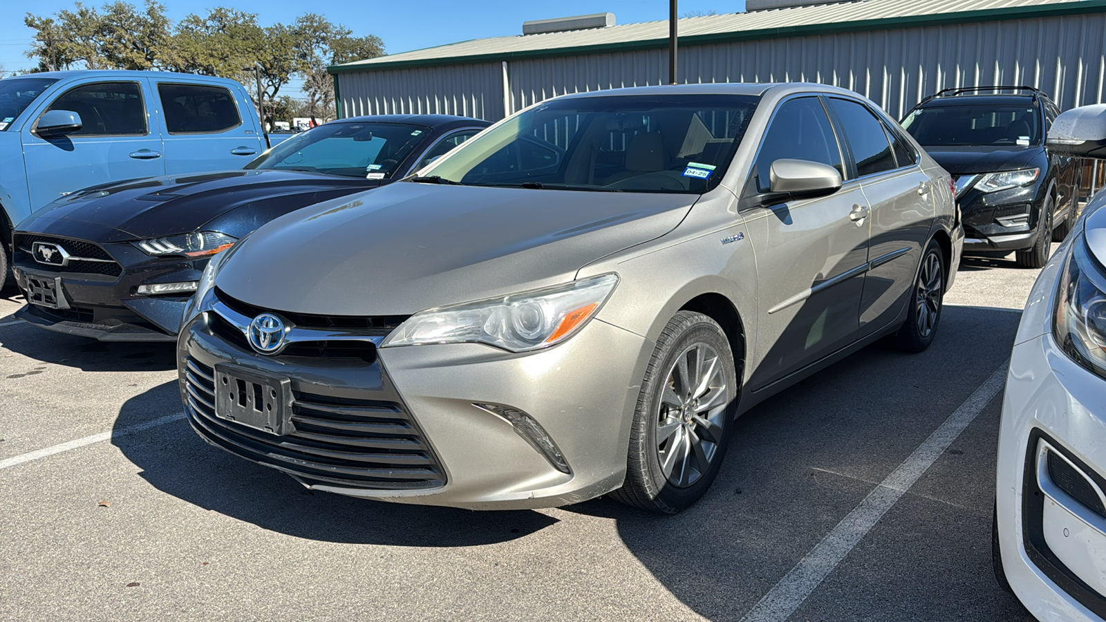 2016 Toyota Camry Hybrid XLE 3