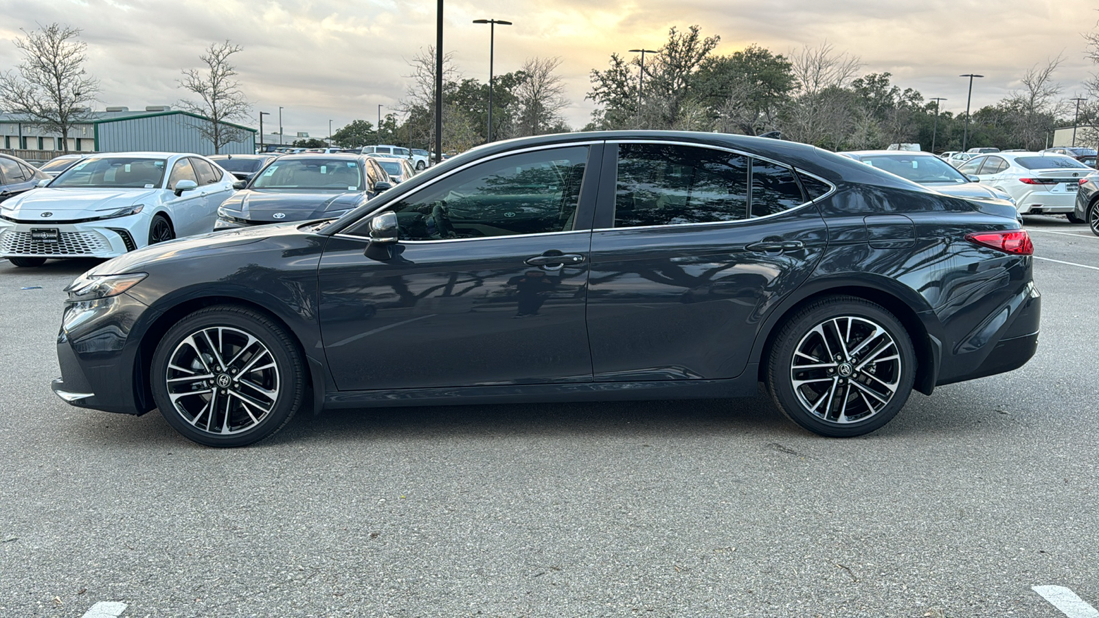 2025 Toyota Camry XLE 4