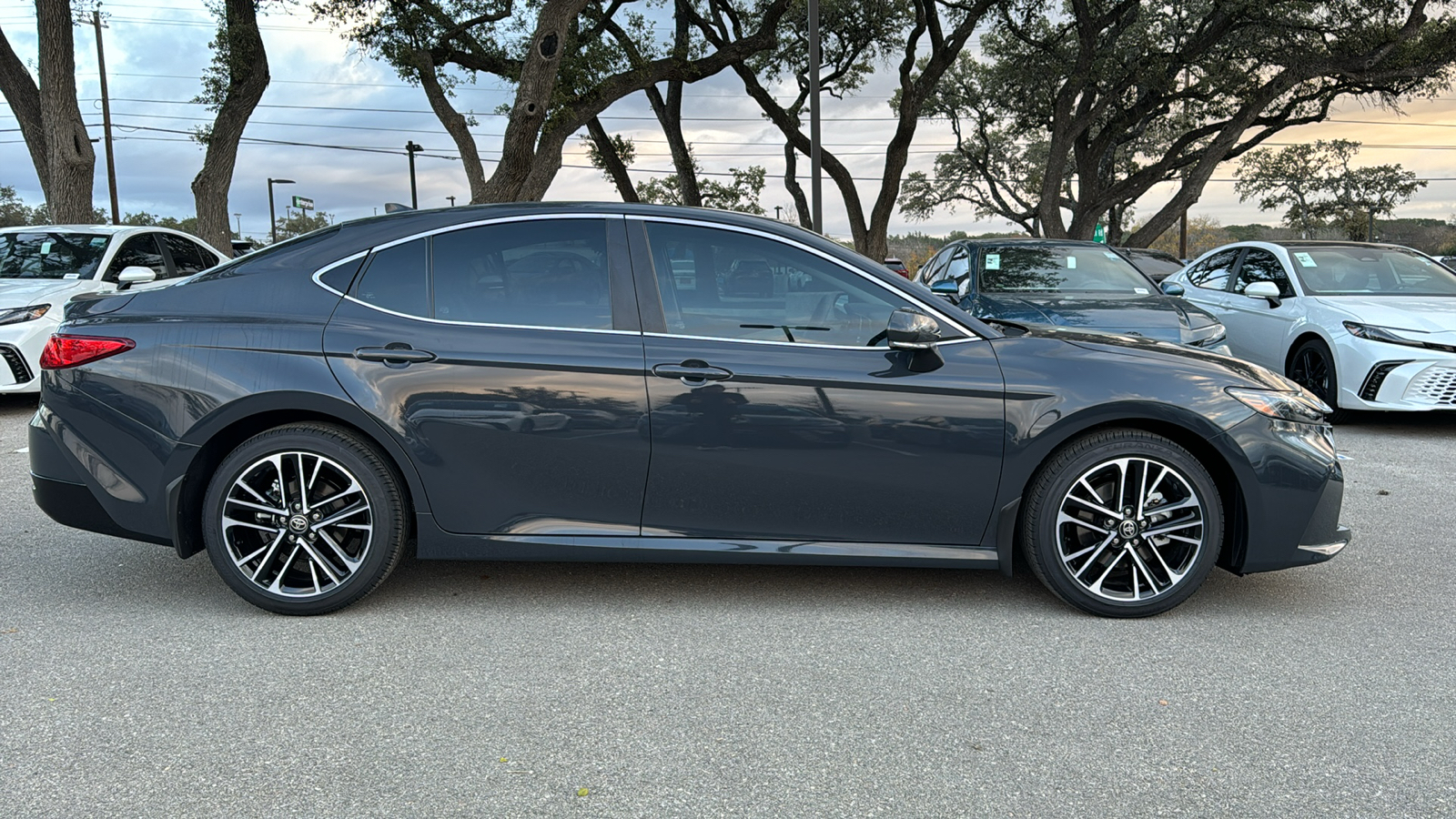 2025 Toyota Camry XLE 8