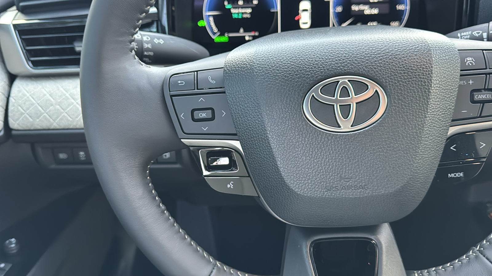 2025 Toyota Camry XLE 19