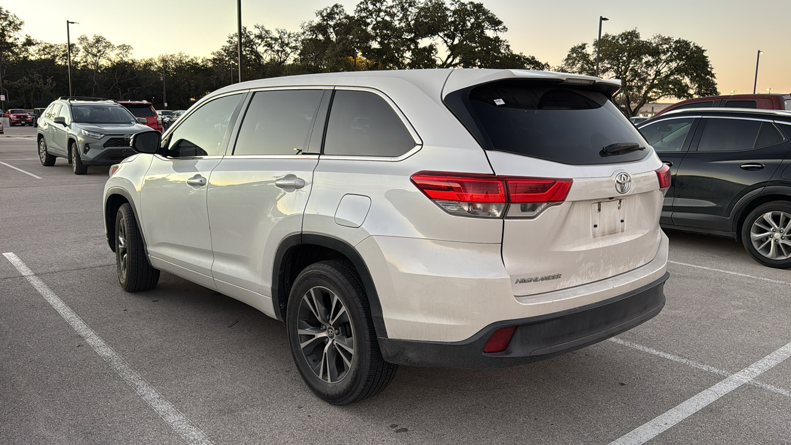 2018 Toyota Highlander LE 4