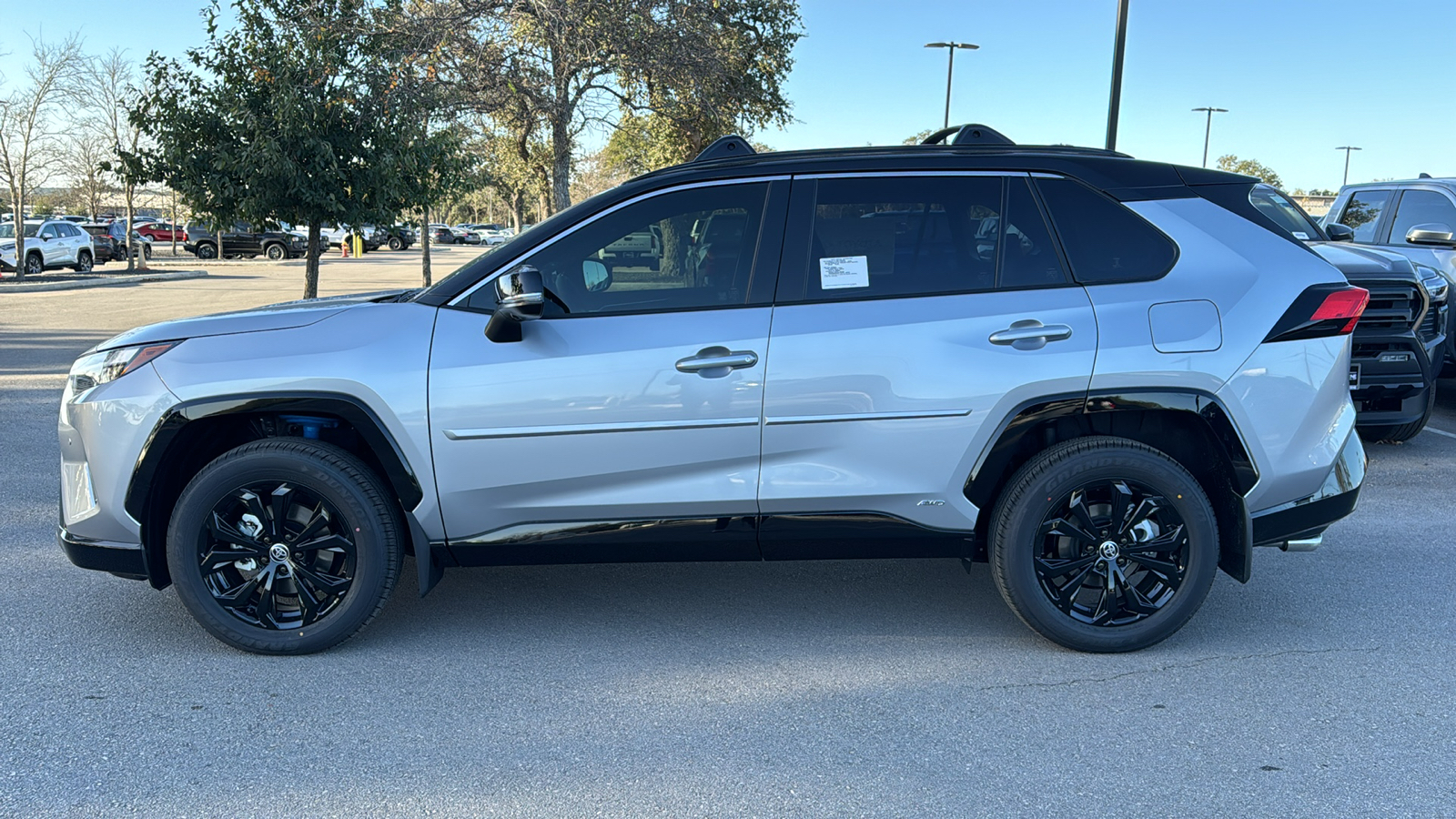 2025 Toyota RAV4 Hybrid XSE 4