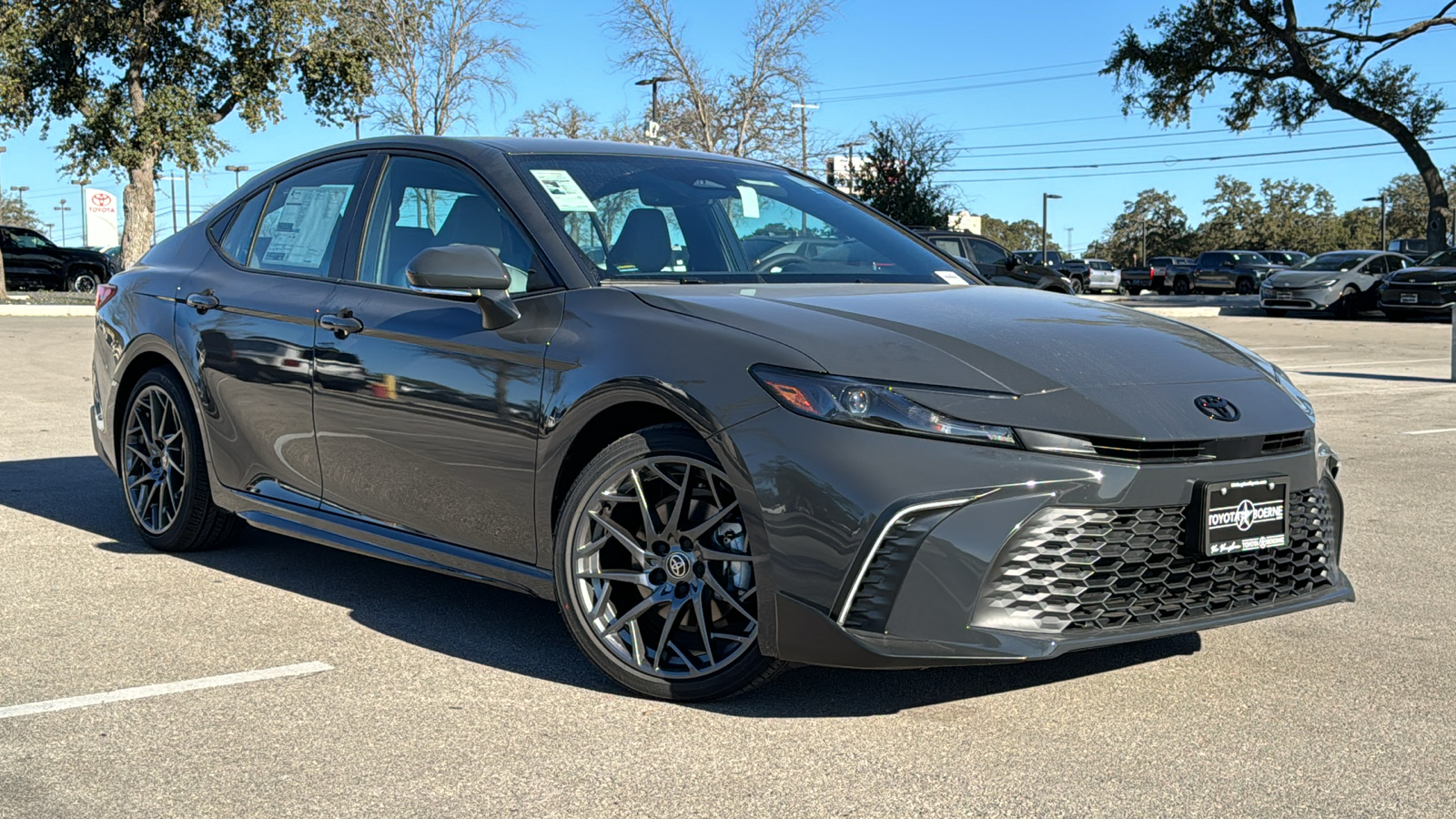 2025 Toyota Camry SE 24