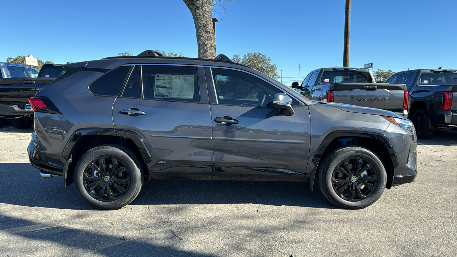 2025 Toyota RAV4 Hybrid SE 8