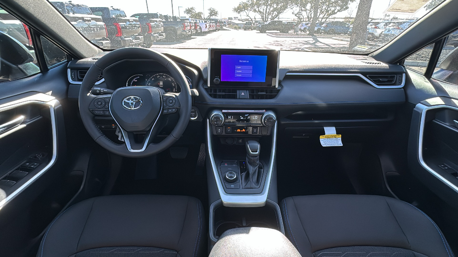 2025 Toyota RAV4 Hybrid SE 16