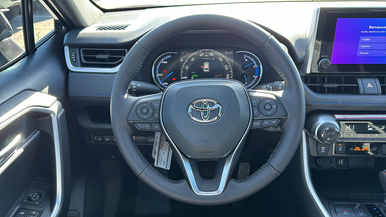 2025 Toyota RAV4 Hybrid SE 17