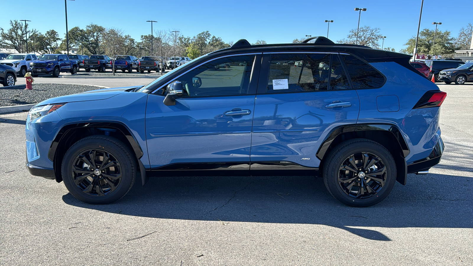 2025 Toyota RAV4 Hybrid XSE 4