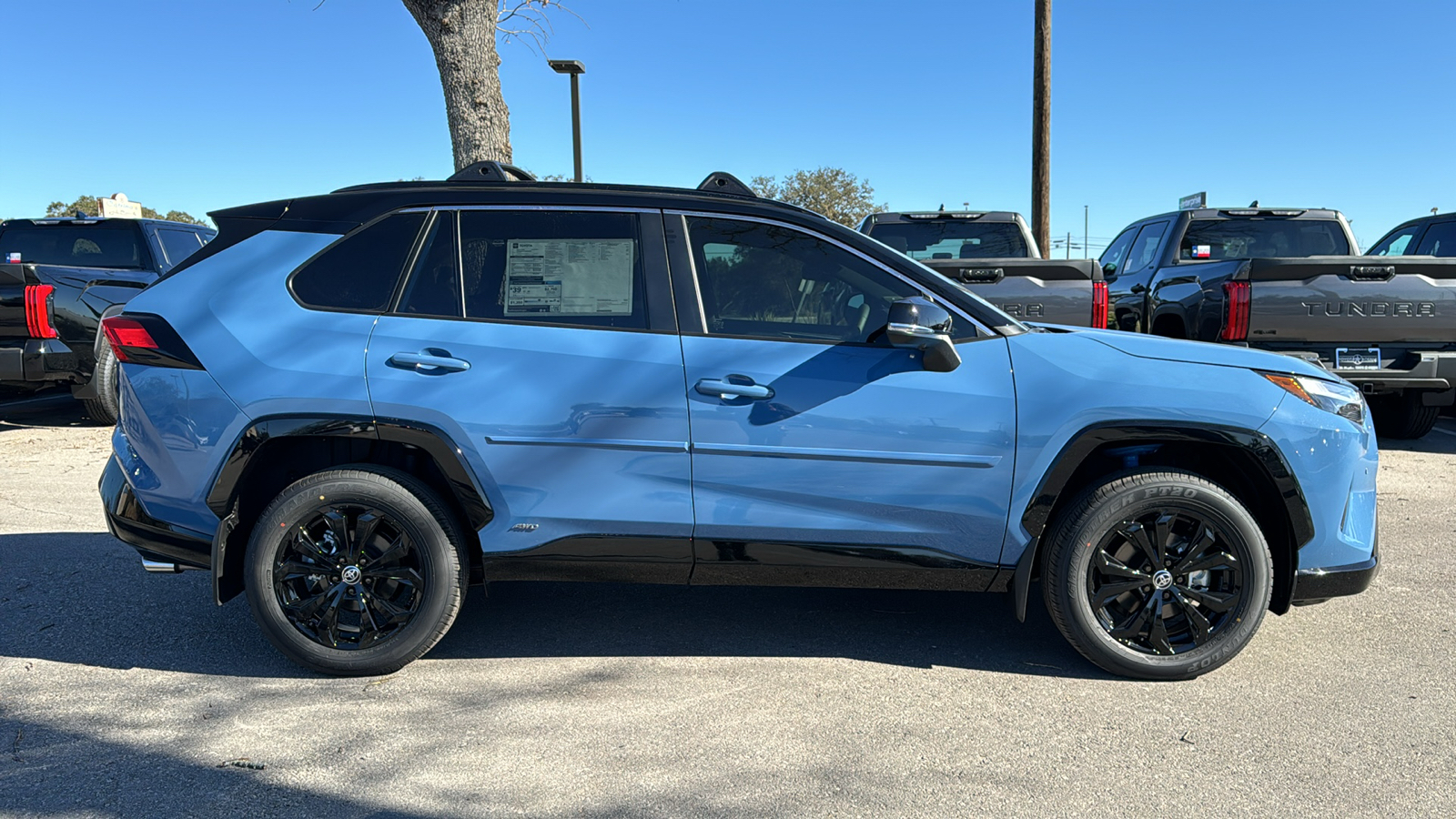 2025 Toyota RAV4 Hybrid XSE 8