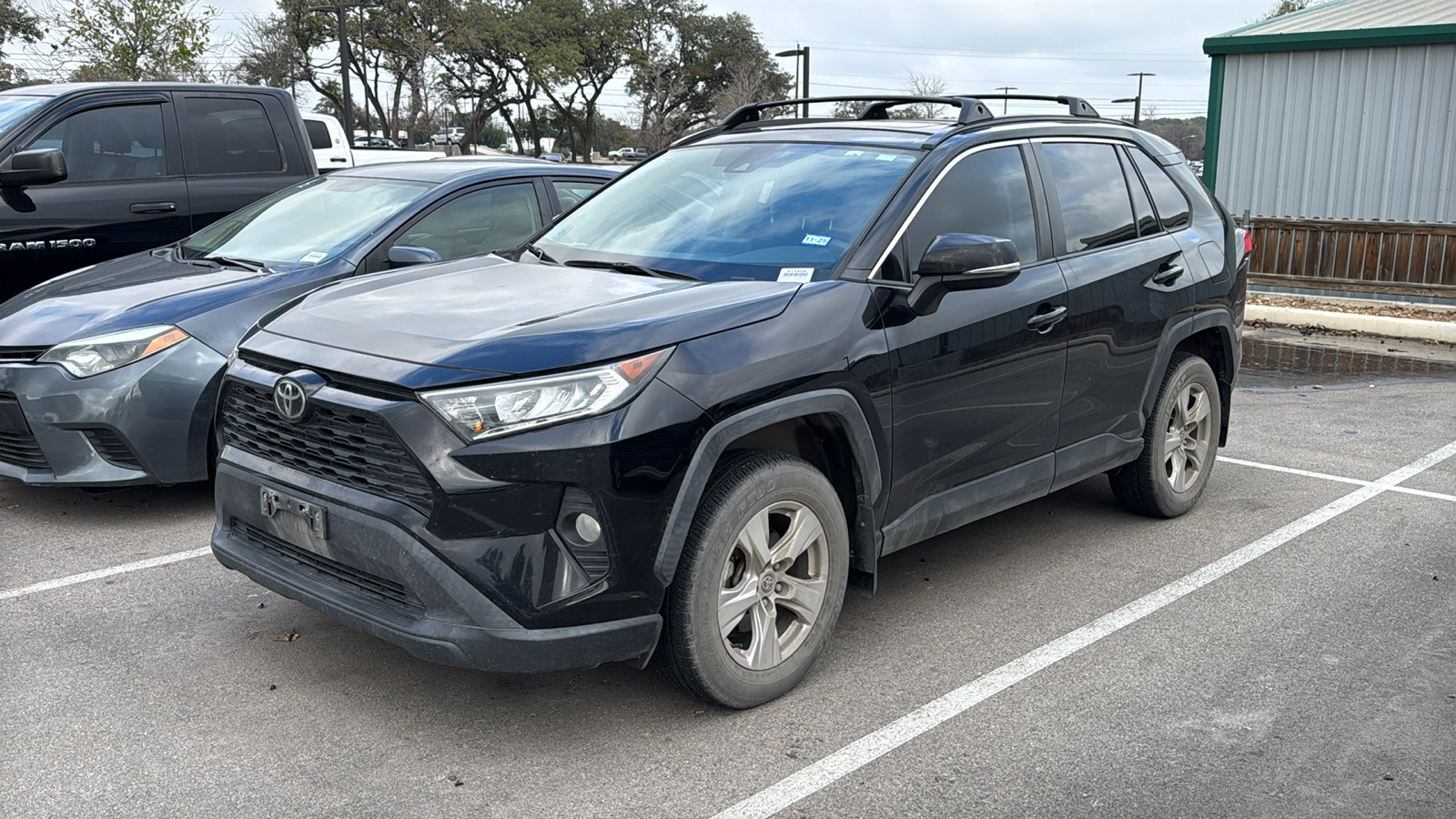 2021 Toyota RAV4 XLE 3