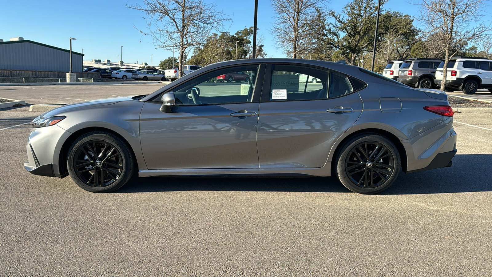 2025 Toyota Camry SE 4