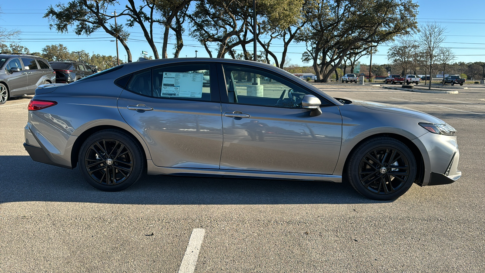 2025 Toyota Camry SE 8