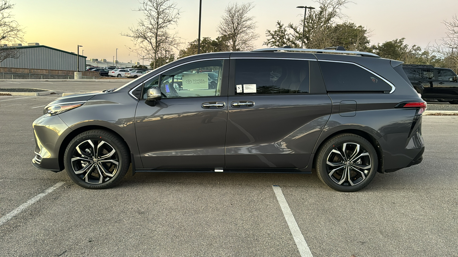 2025 Toyota Sienna Platinum 3