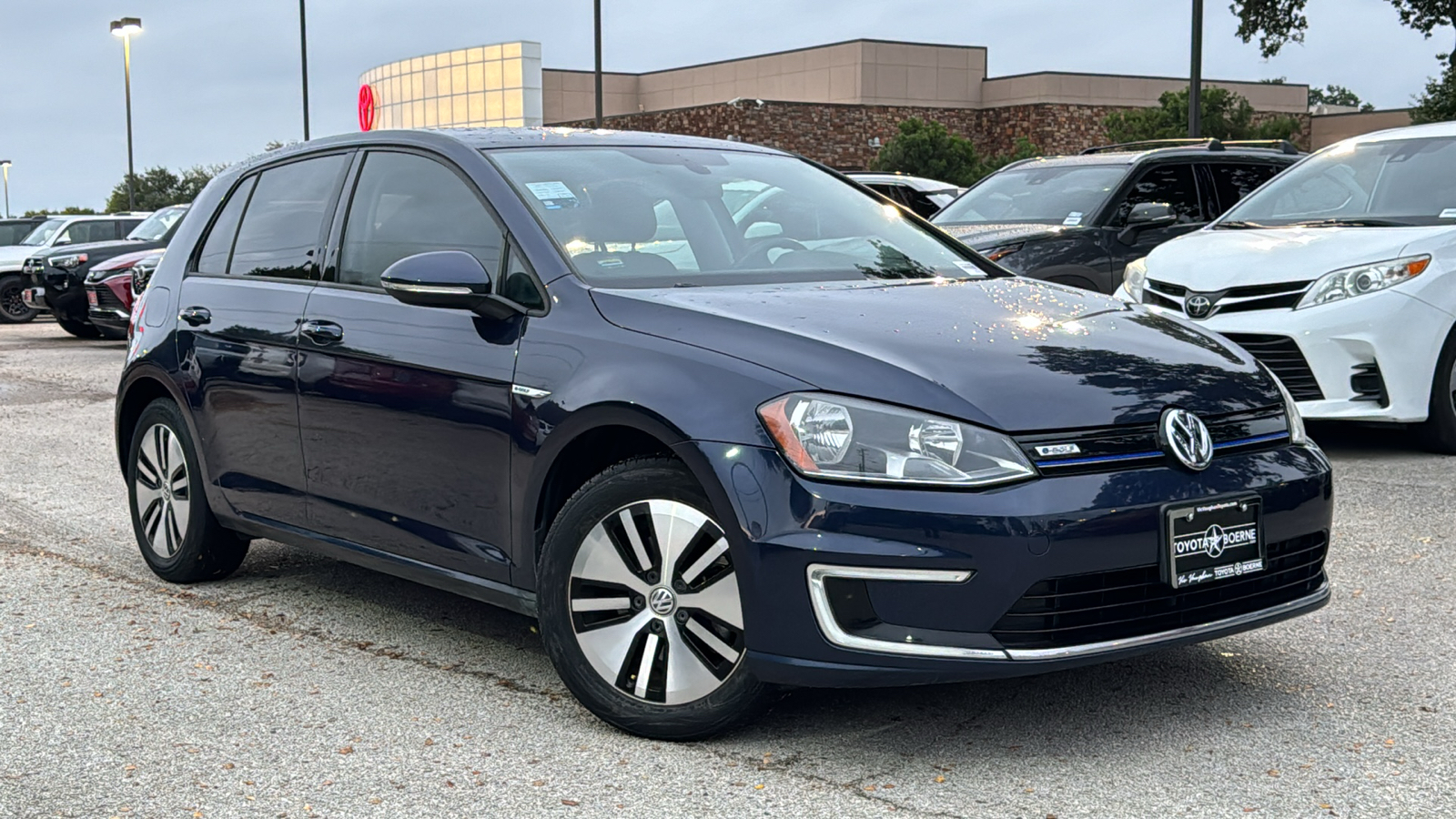 2016 Volkswagen e-Golf SE 1