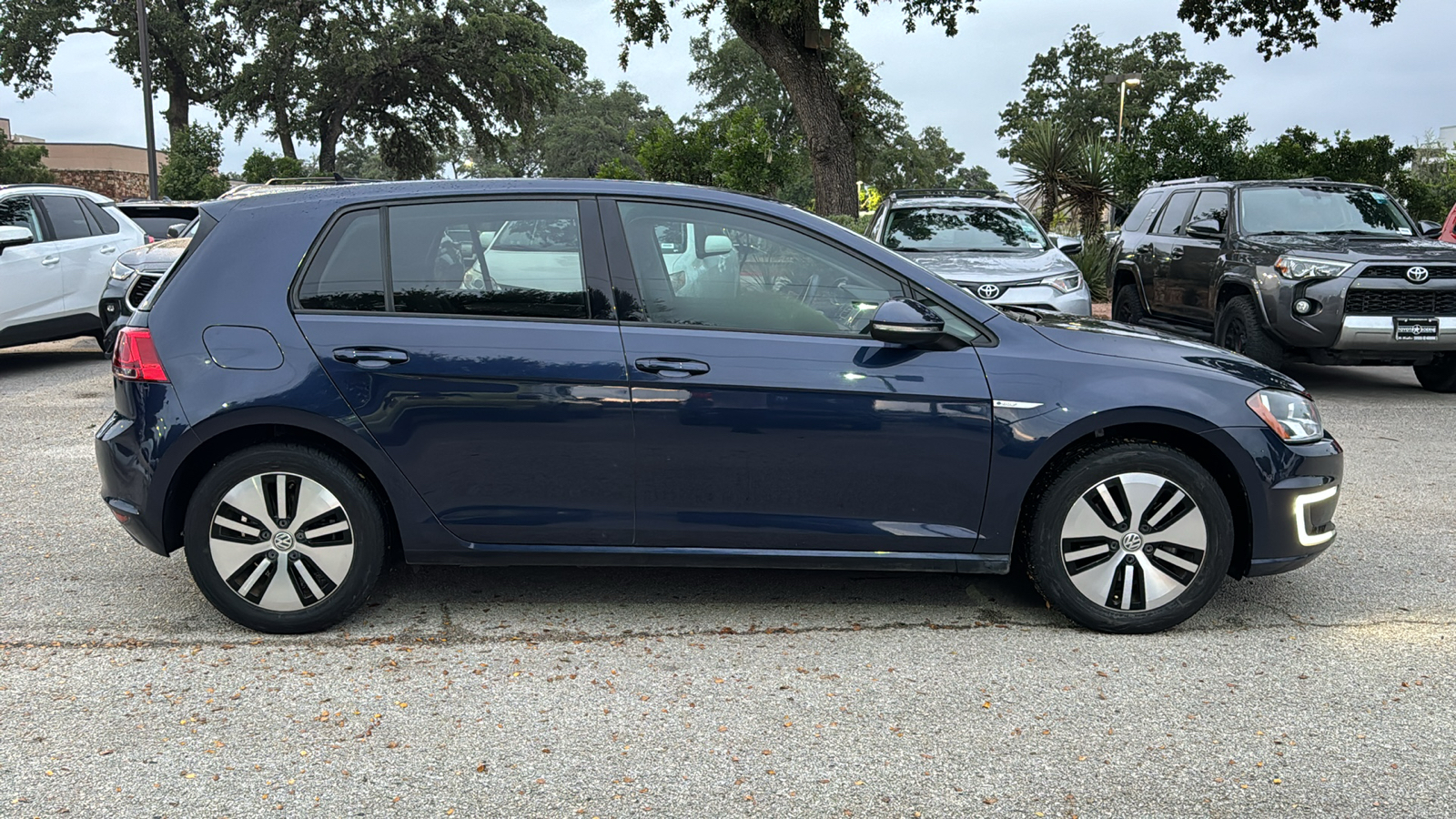 2016 Volkswagen e-Golf SE 8