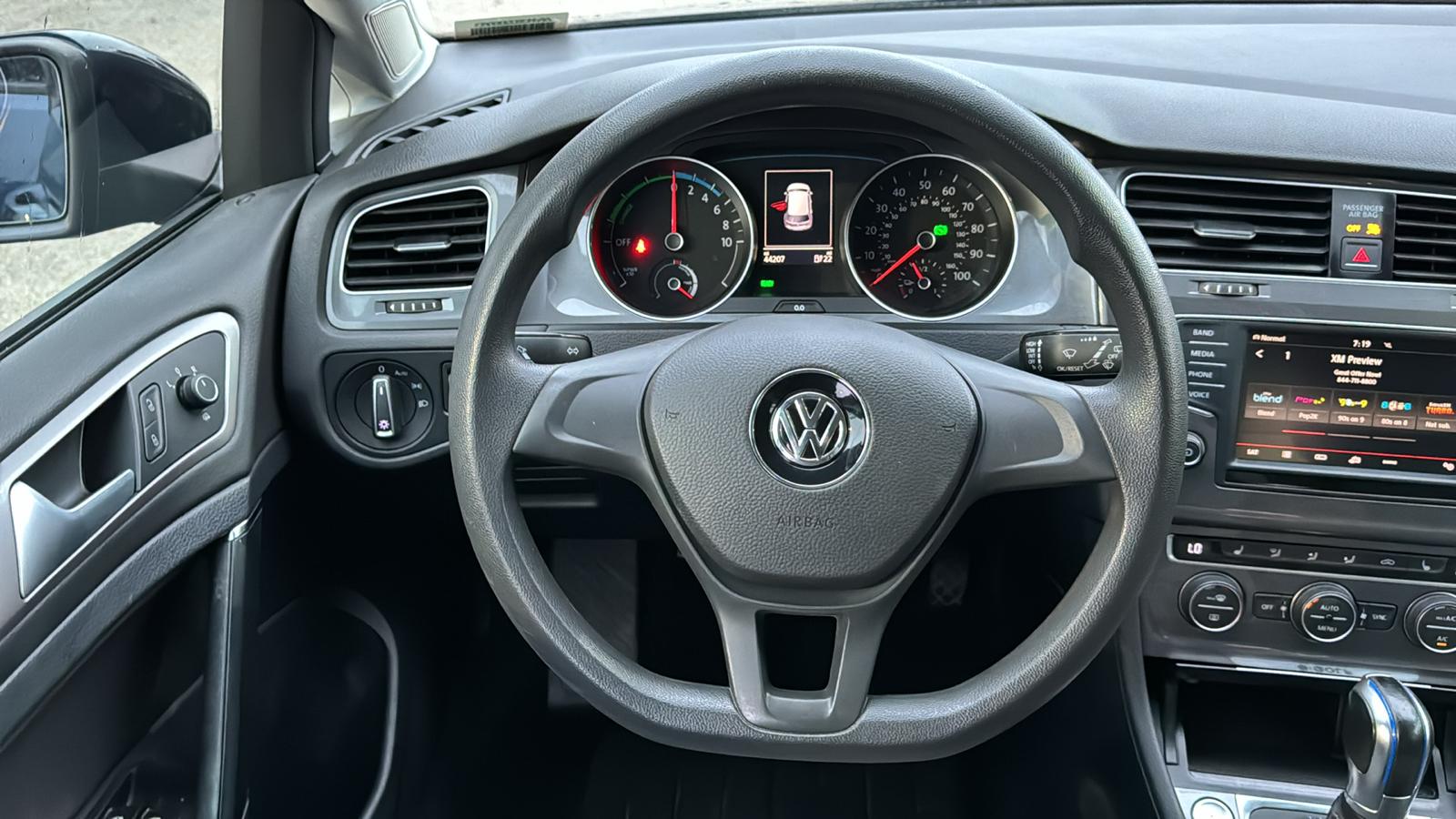 2016 Volkswagen e-Golf SE 27