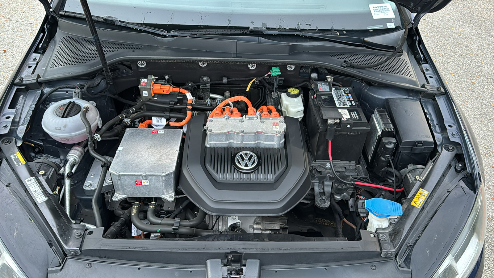 2016 Volkswagen e-Golf SE 34