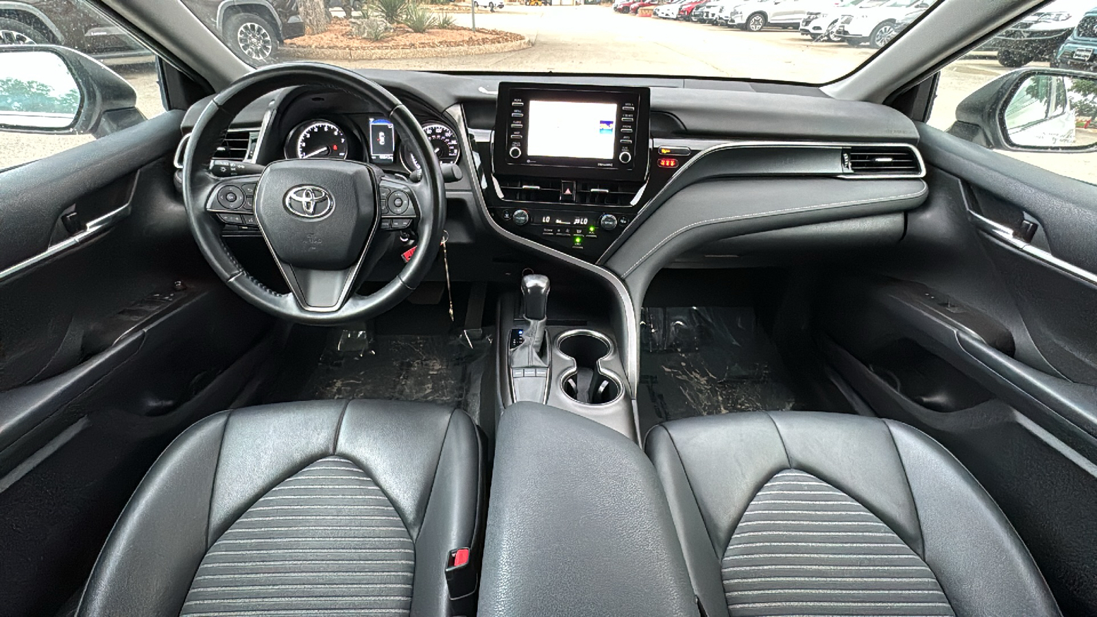 2022 Toyota Camry SE 18