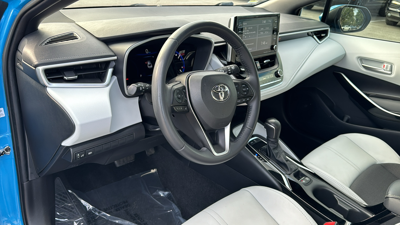 2022 Toyota Corolla Hatchback XSE 12
