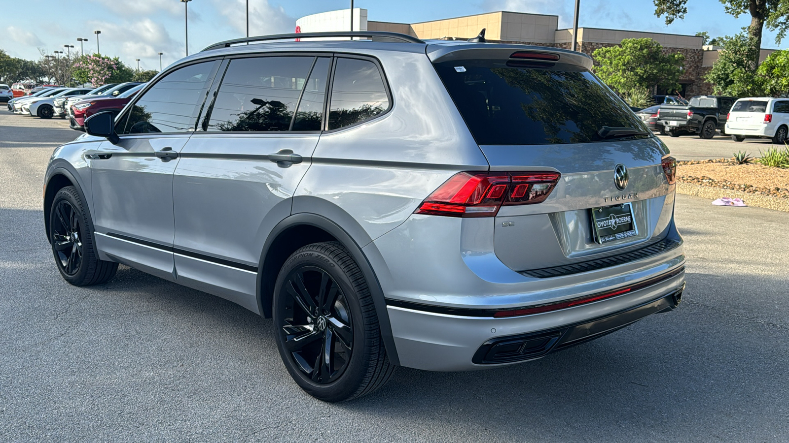 2023 Volkswagen Tiguan 2.0T SE R-Line Black 5