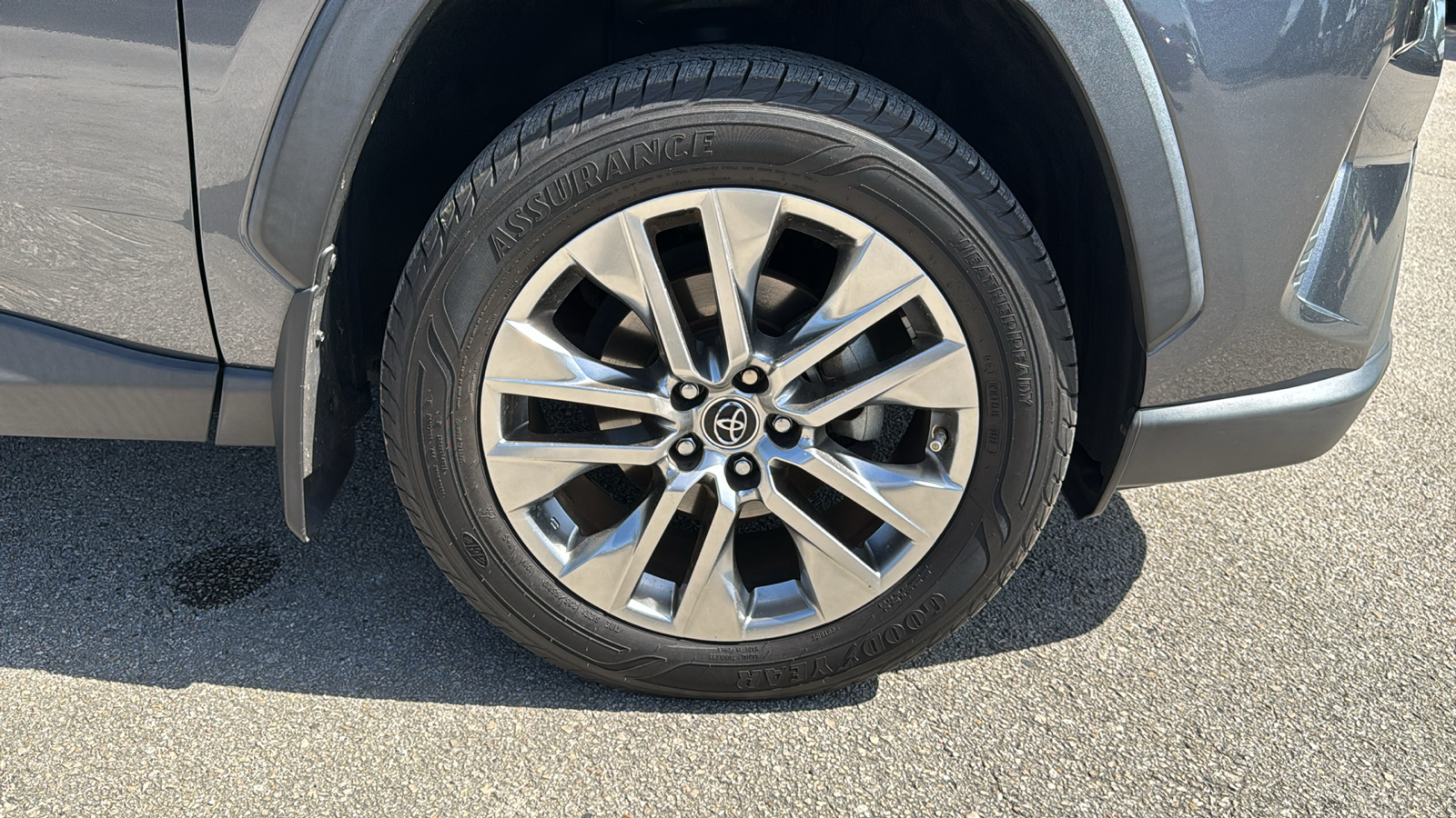 2019 Toyota RAV4 XLE Premium 9