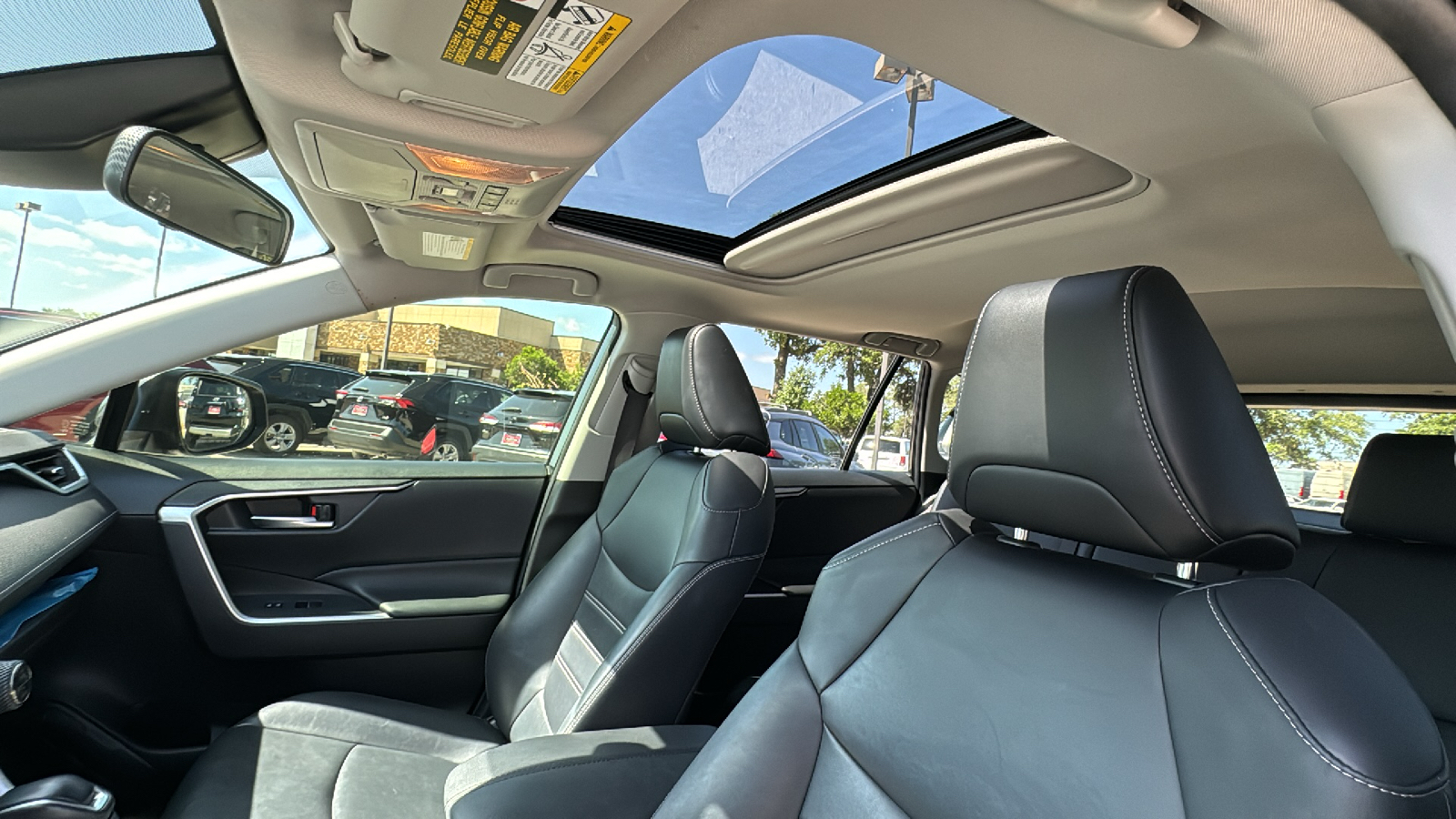 2019 Toyota RAV4 XLE Premium 14