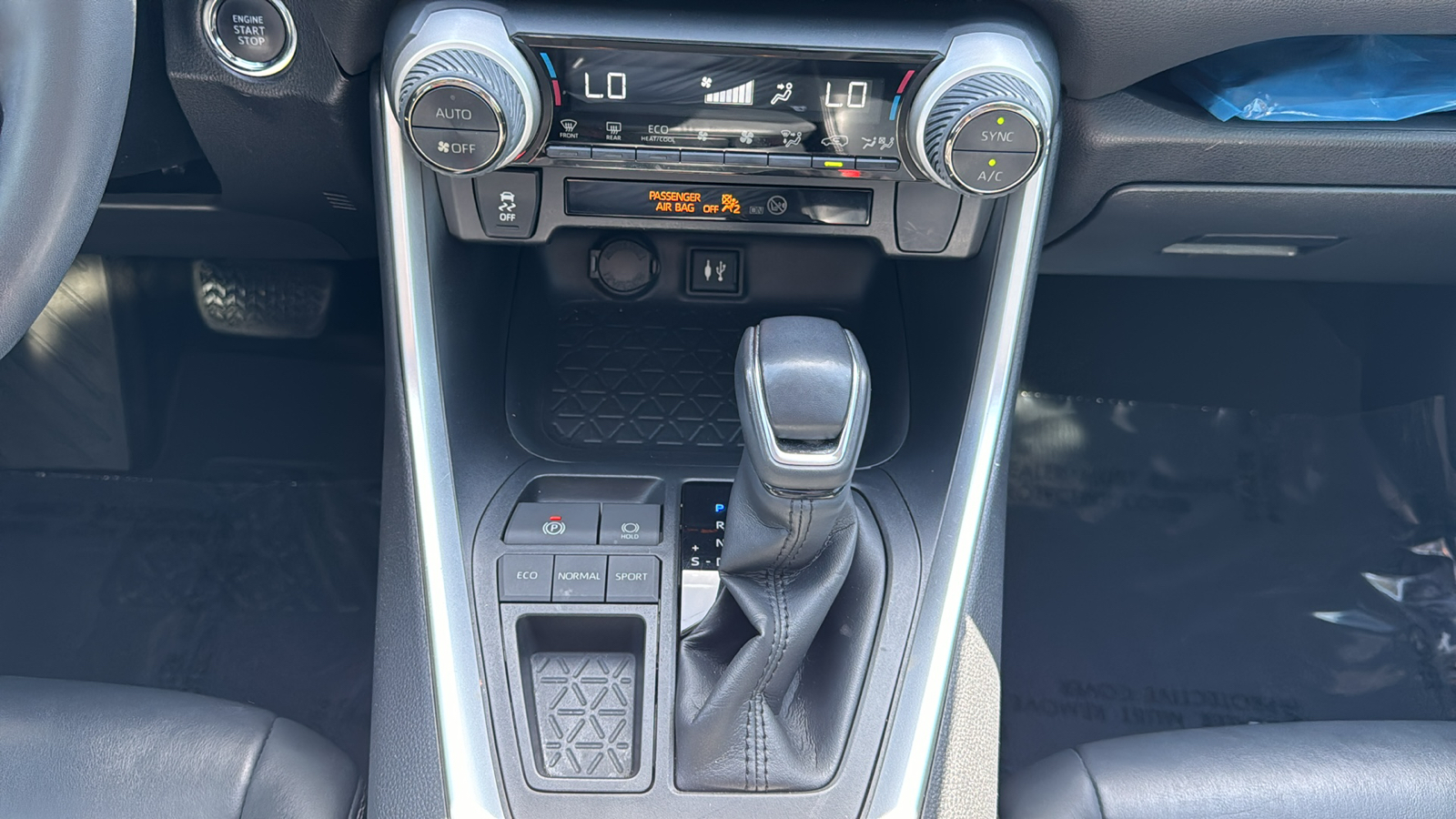 2019 Toyota RAV4 XLE Premium 32