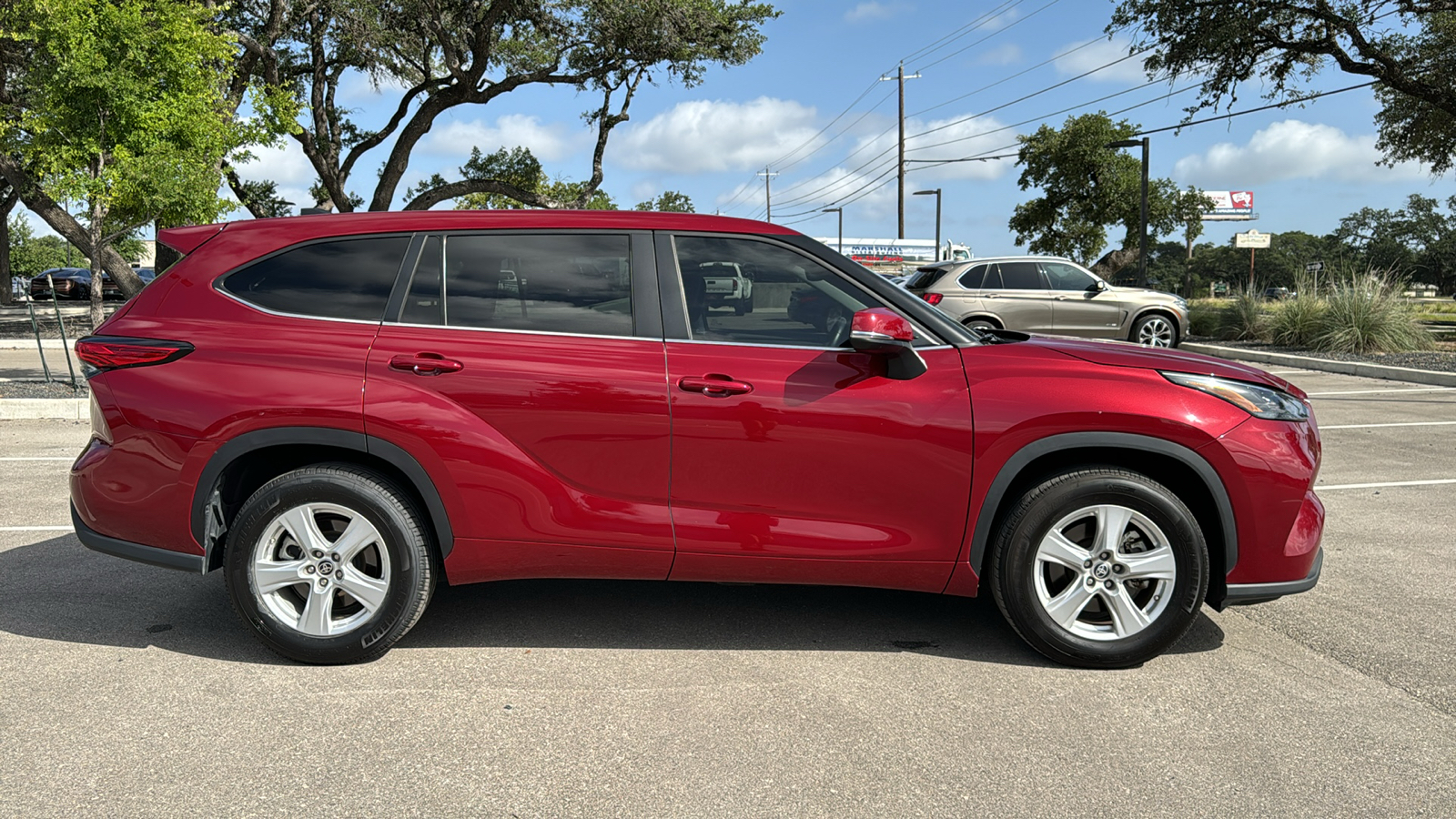 2023 Toyota Highlander LE 8