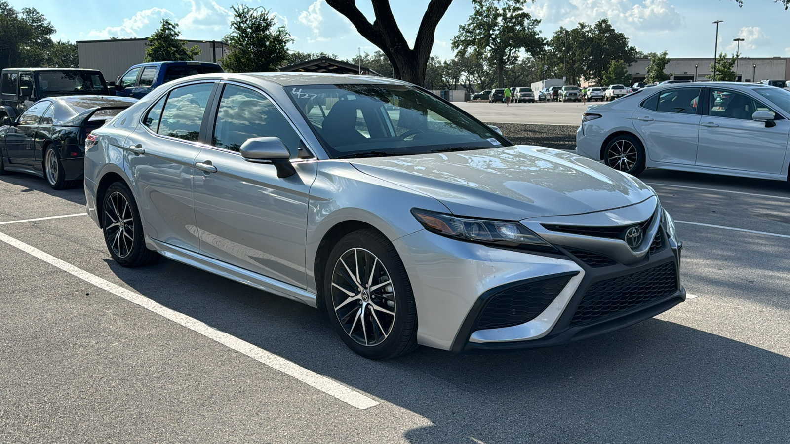 2023 Toyota Camry SE 2