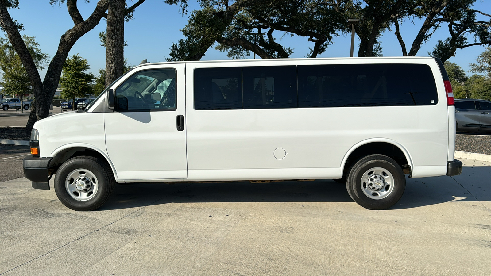 2023 Chevrolet Express 3500 LS 4