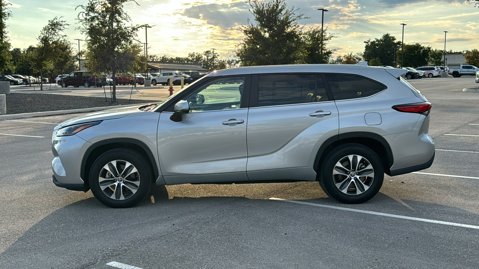 2023 Toyota Highlander XLE 4