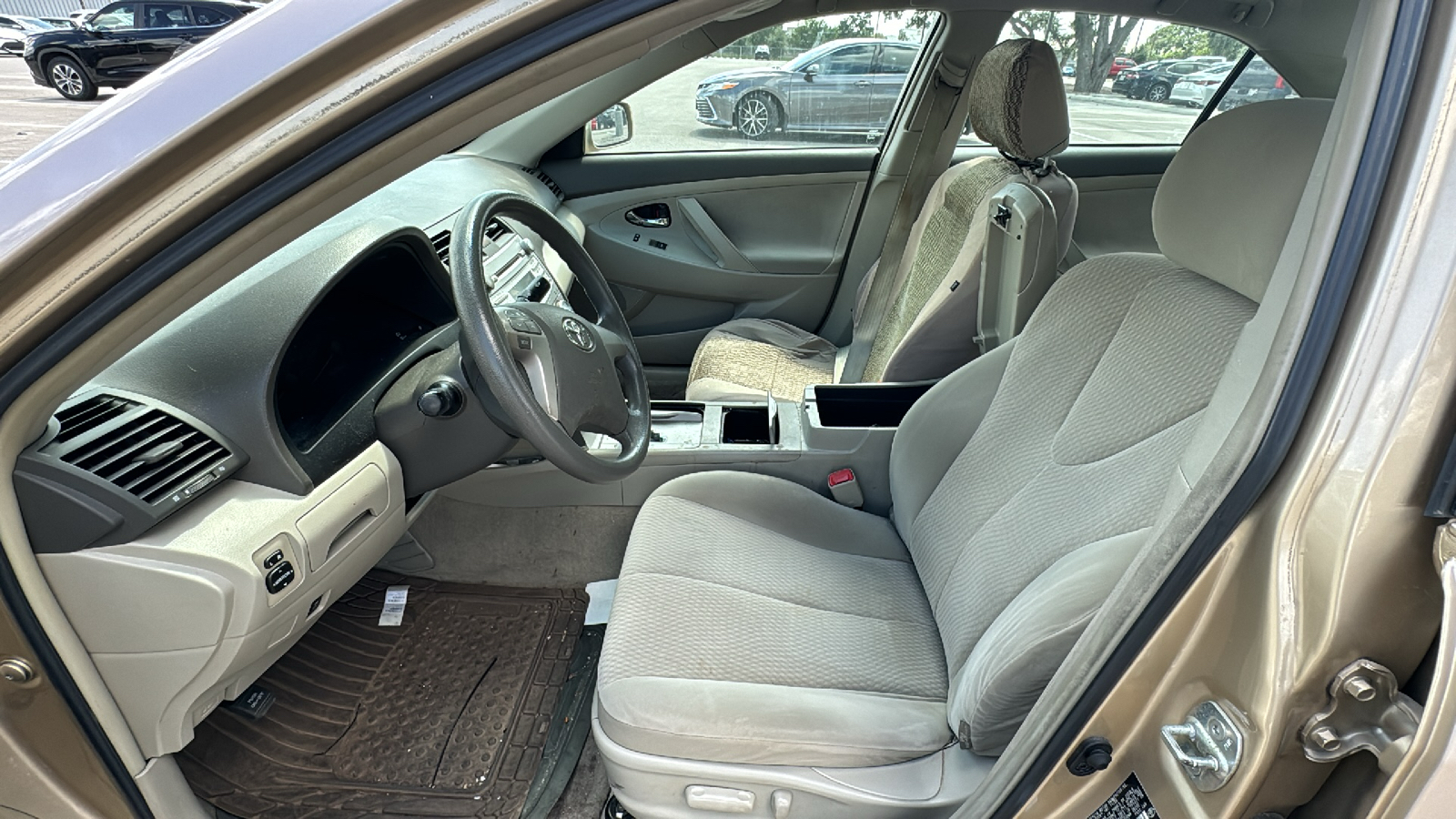 2010 Toyota Camry LE 7