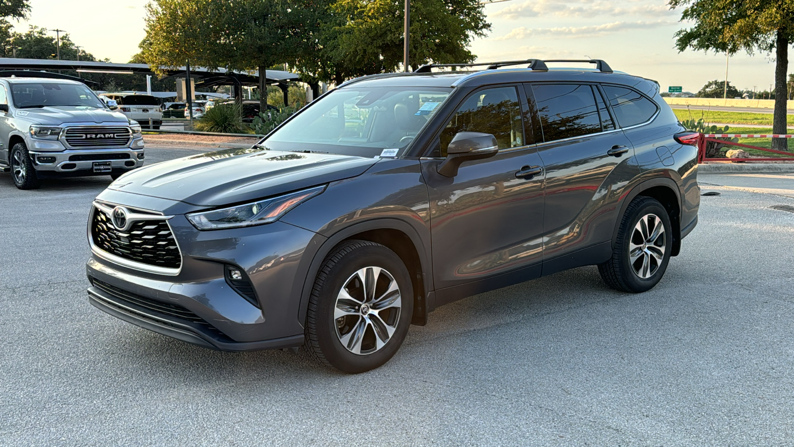 2021 Toyota Highlander XLE 3