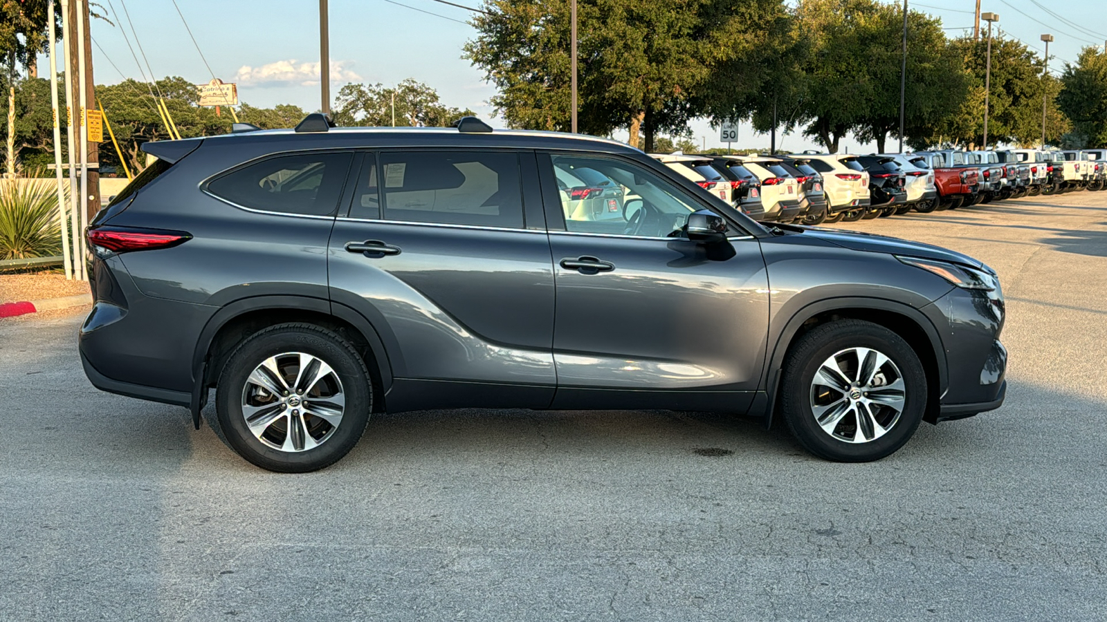 2021 Toyota Highlander XLE 8