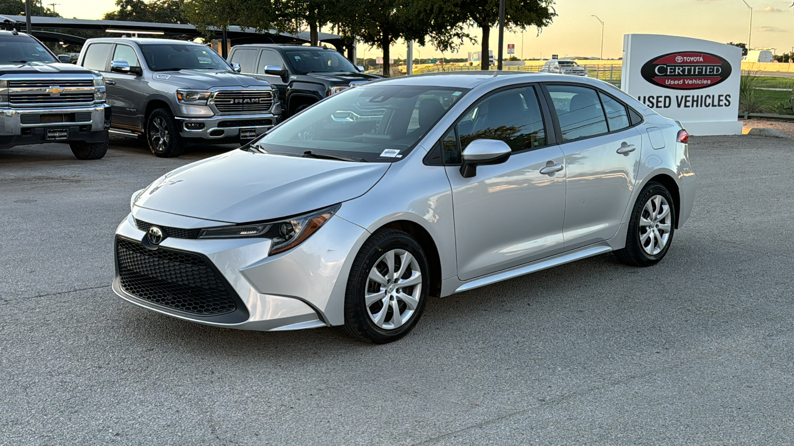 2022 Toyota Corolla LE 3