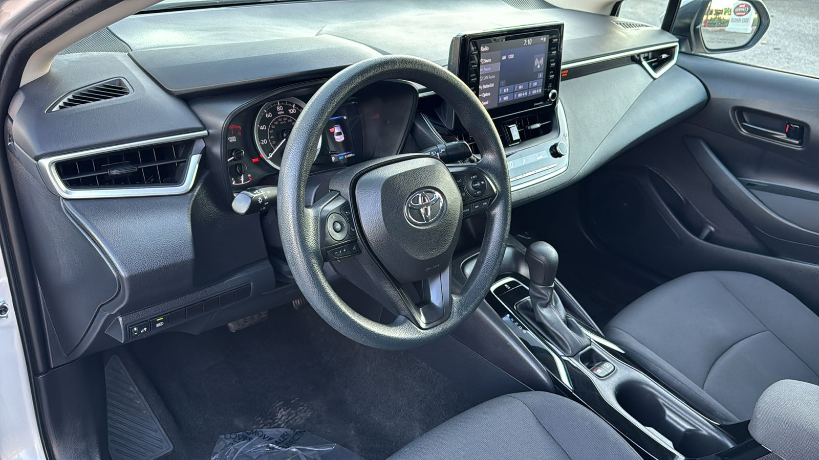 2022 Toyota Corolla LE 11