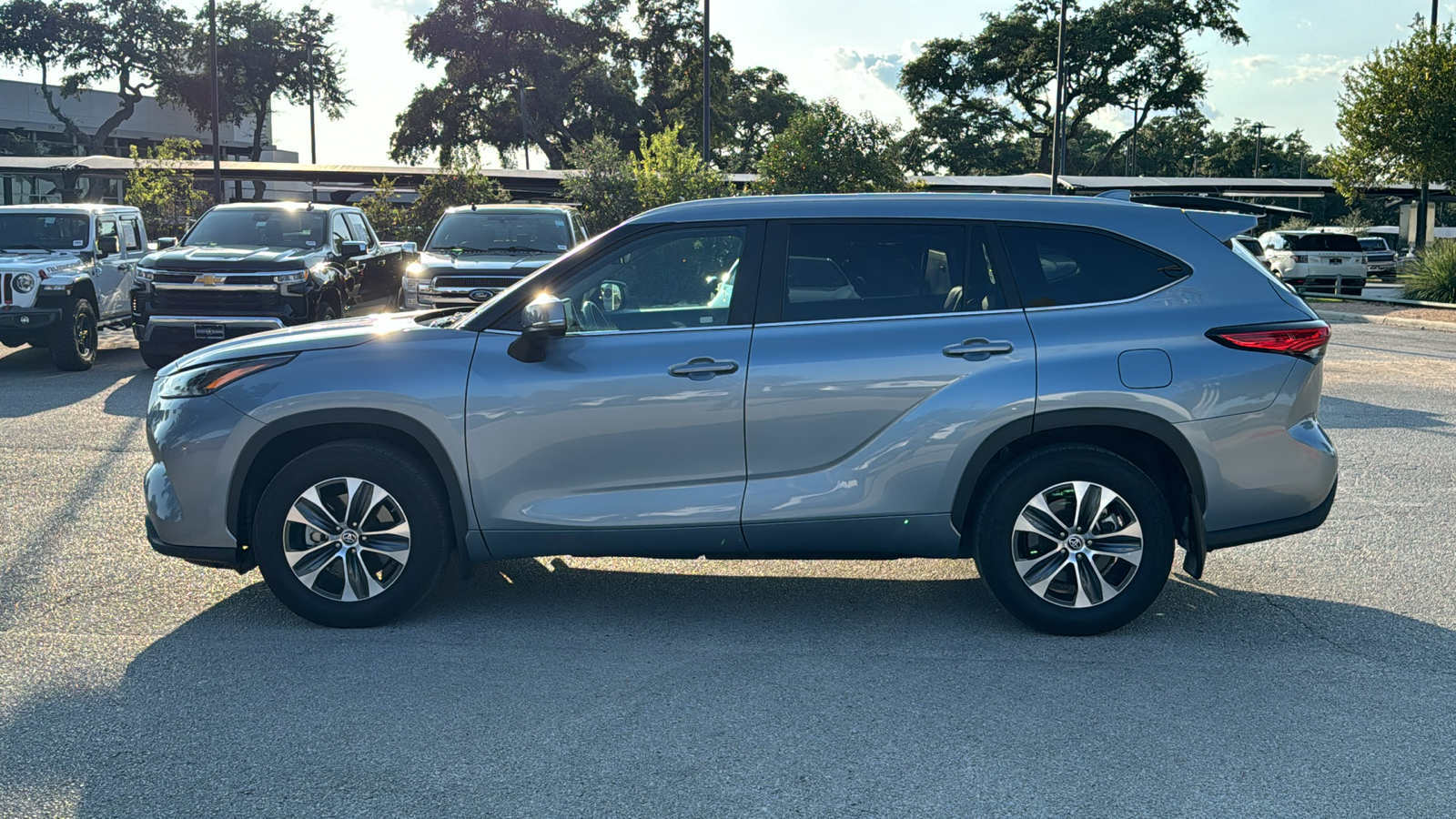 2023 Toyota Highlander XLE 4