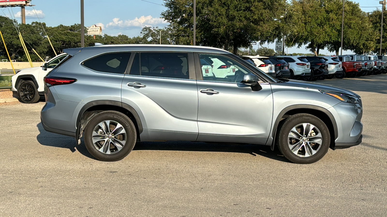 2023 Toyota Highlander XLE 8