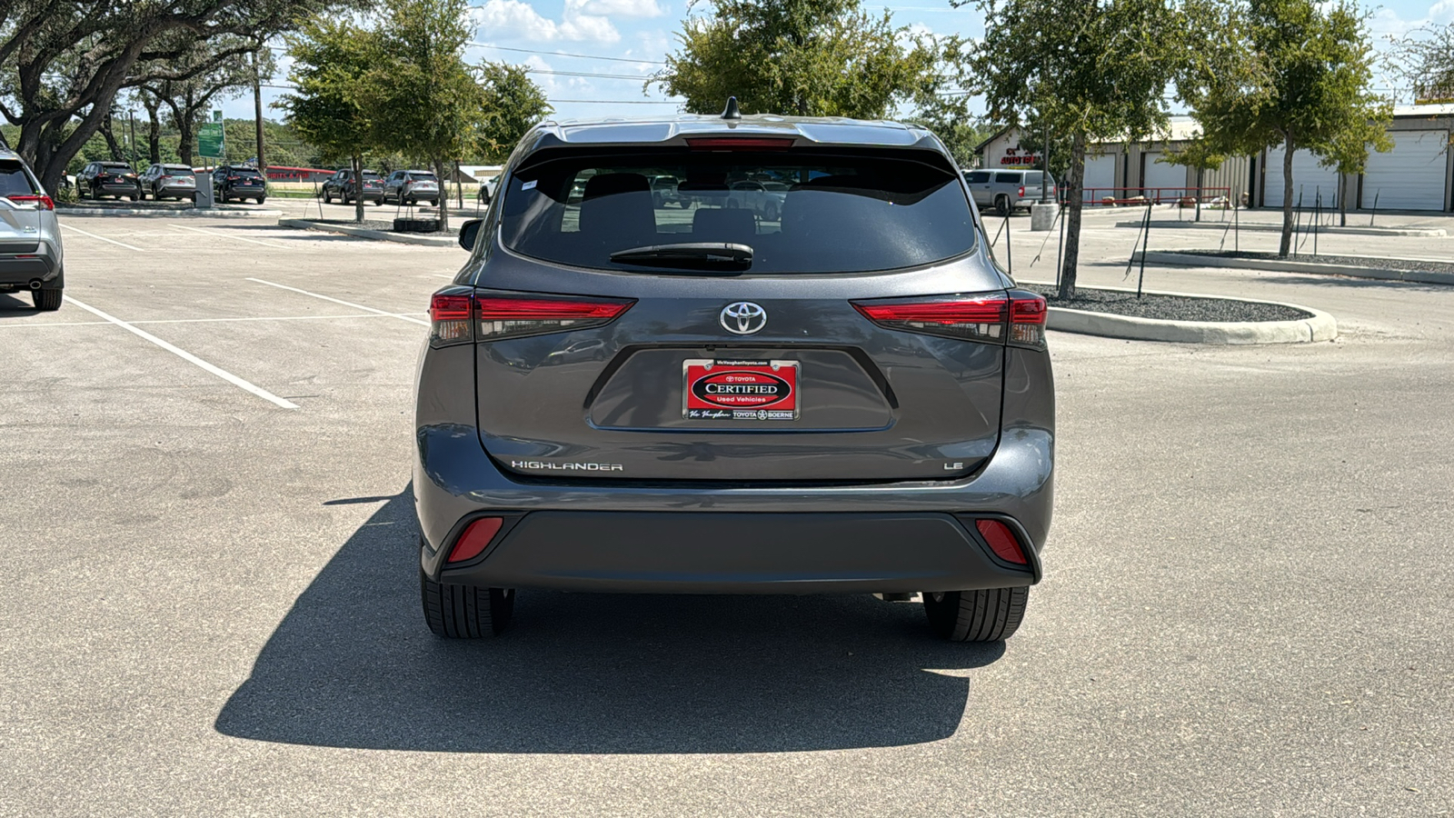 2023 Toyota Highlander LE 7