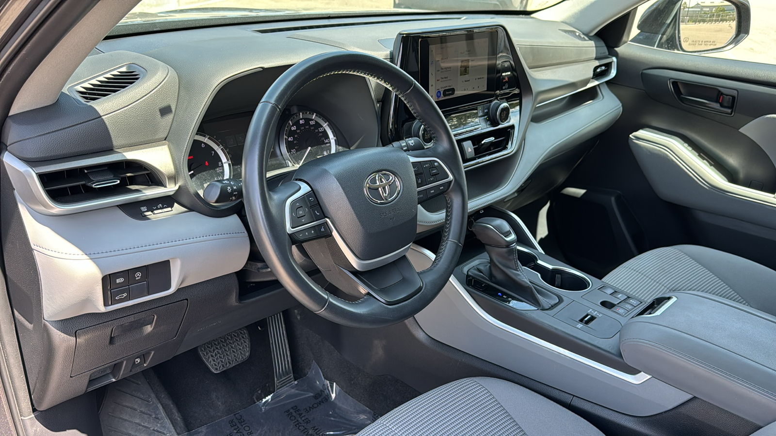 2023 Toyota Highlander LE 11