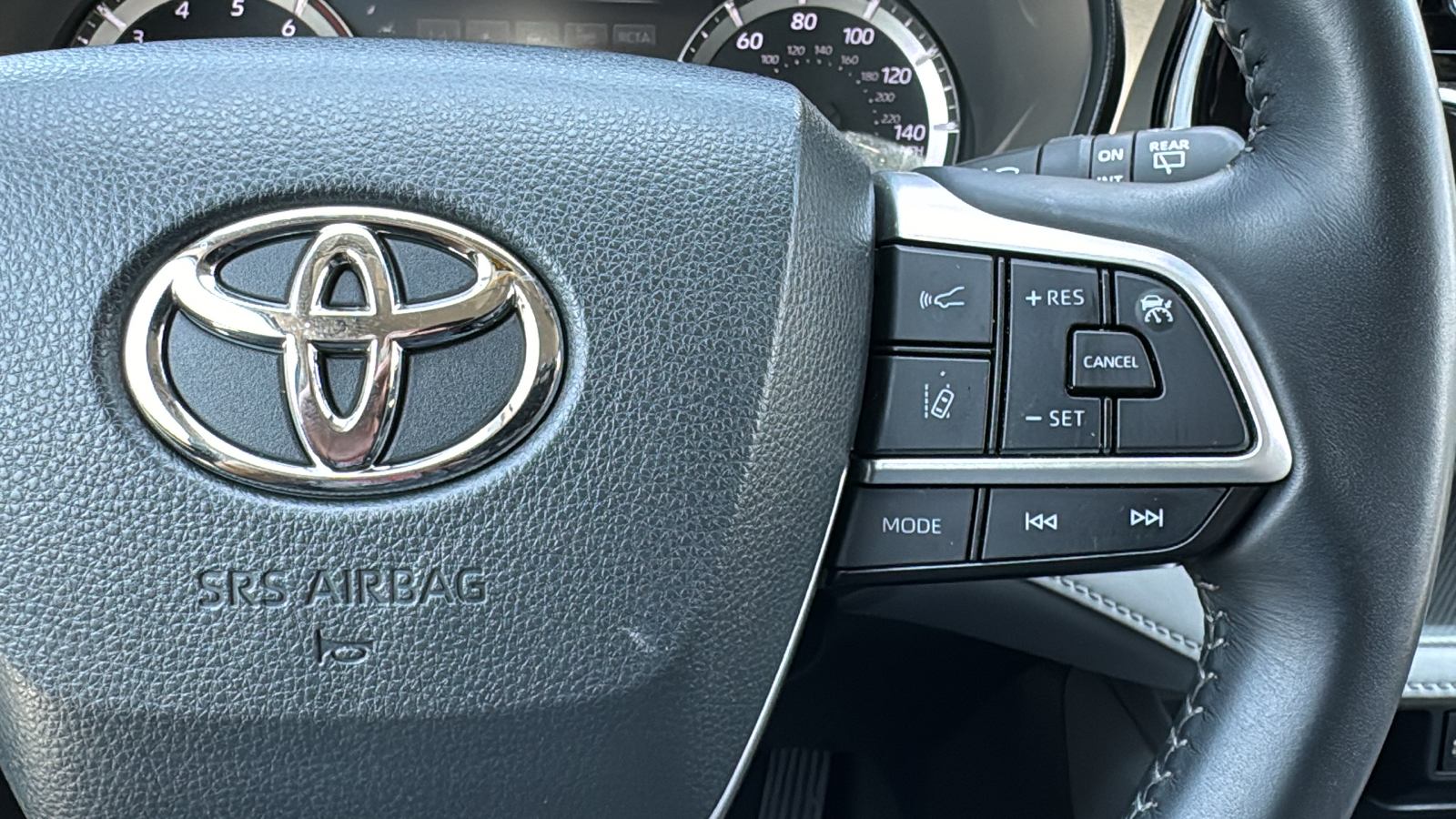 2023 Toyota Highlander LE 23