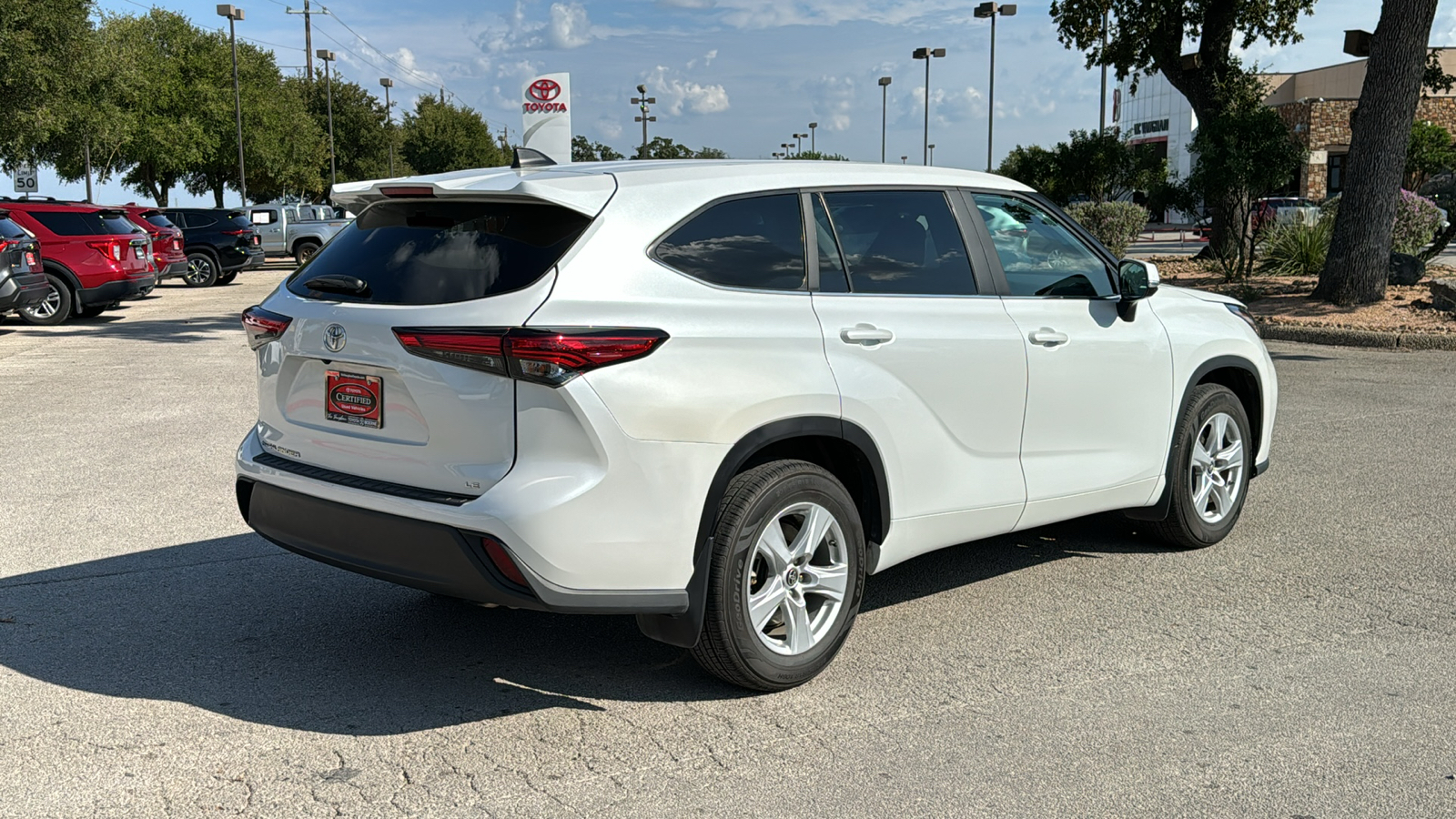 2023 Toyota Highlander LE 7